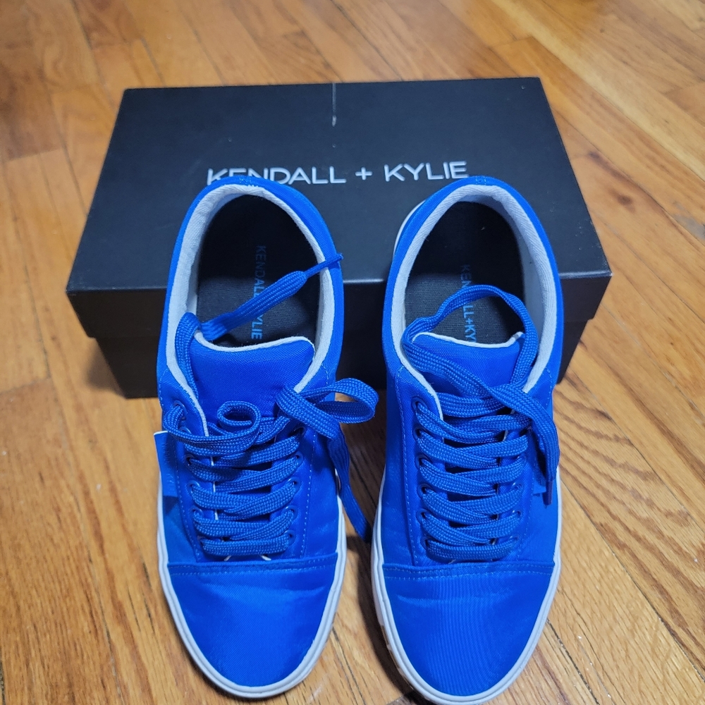 Kendal + Kylie Women's kkMax Blue Sneakers sz 8